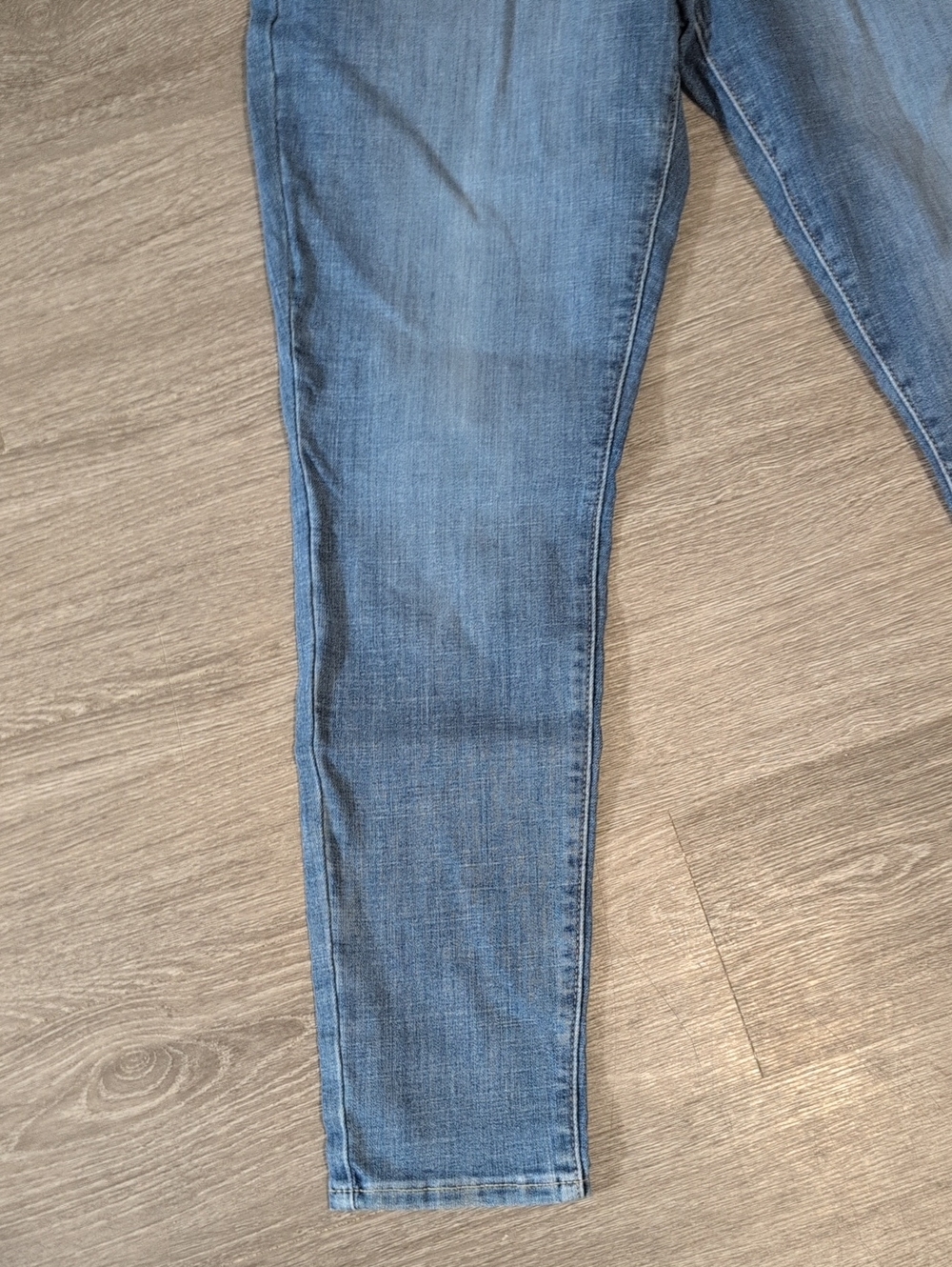 Women's High Rise Jeans - Picture 4 of 15